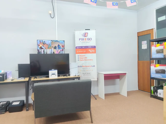 Ruang kedai komputer Fix & Go Johor Bahru